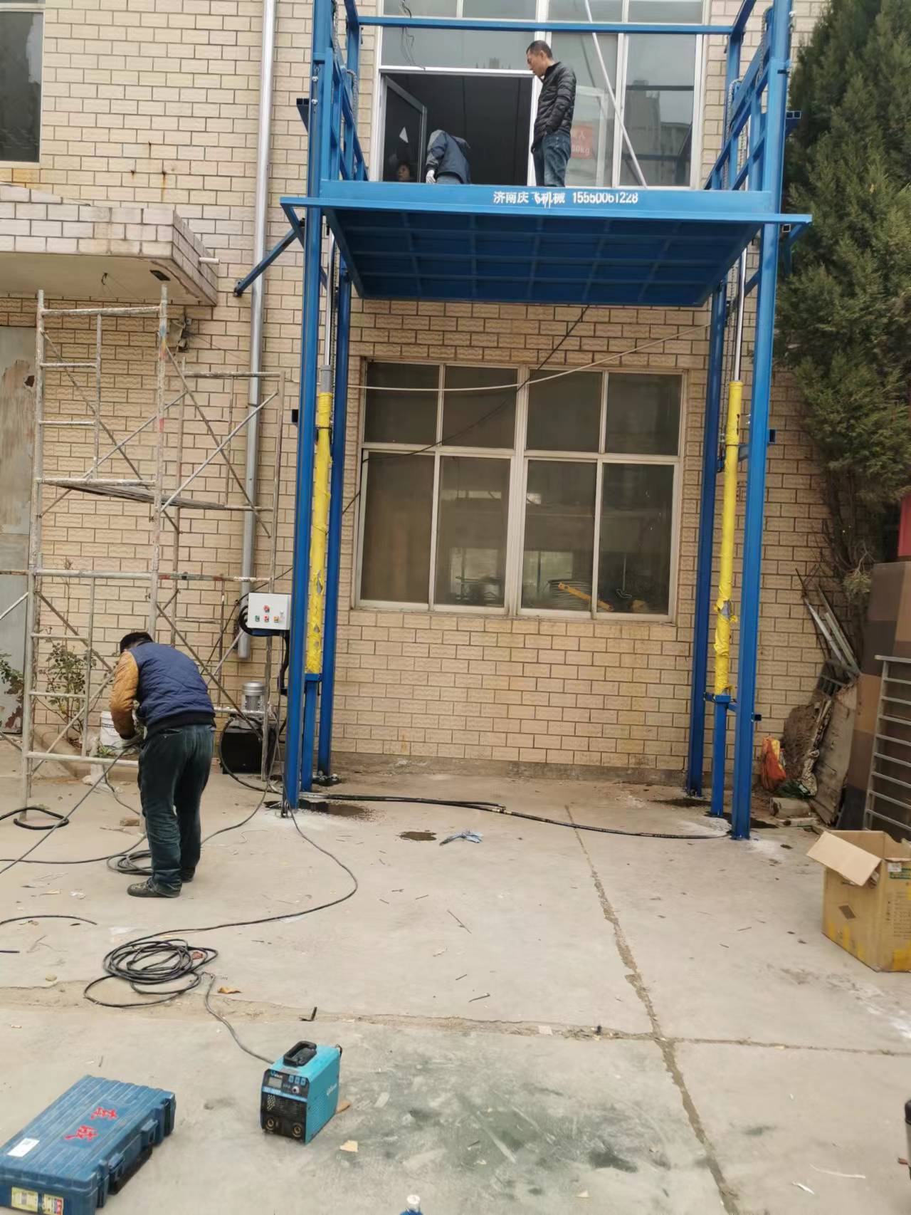 導(dǎo)軌式 半導(dǎo)軌式升降機(jī) 