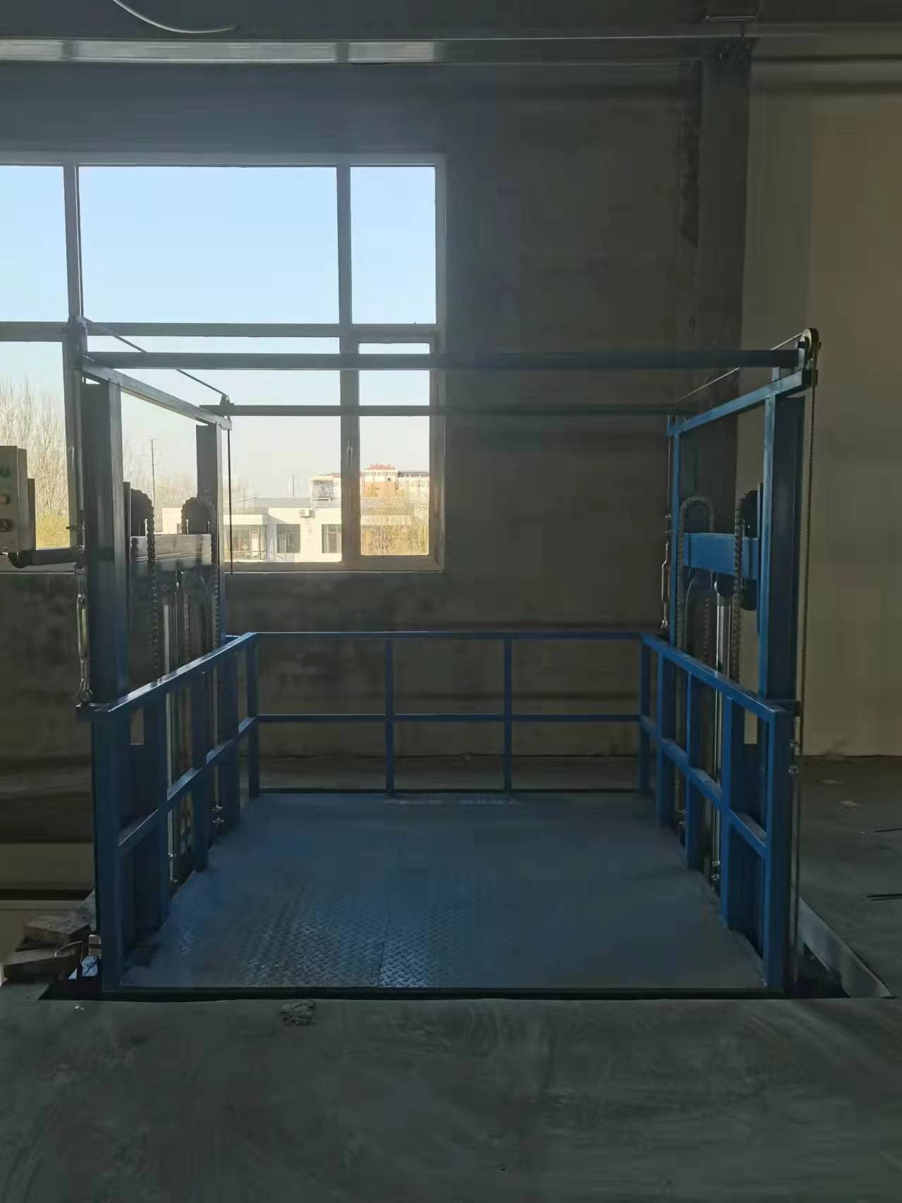  固定升降貨梯安裝好之后怎么進(jìn)行調(diào)試？